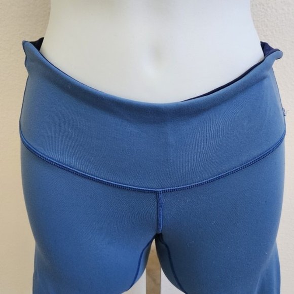 Lululemon wonder Under crop reversible Navy/blue, Size 4 - Picture 3 of 12